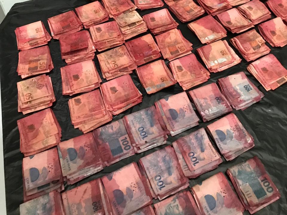  Pol�cia Civil apreende mais de R$ 102 mil em c�dulas manchadas de furto a bancos 