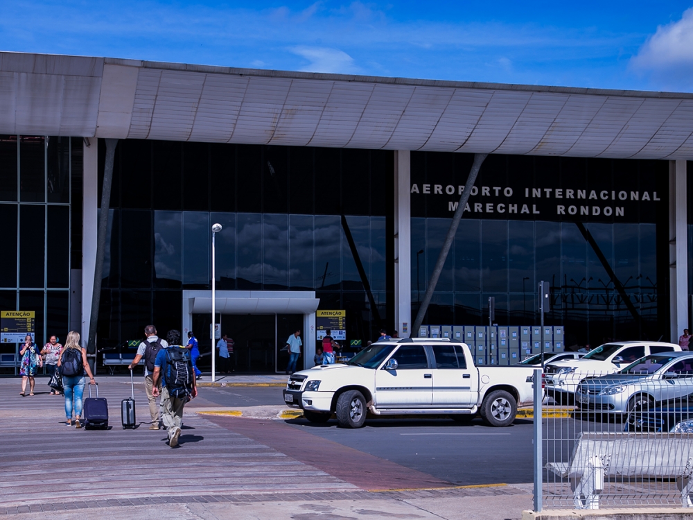 Governos federal e estadual assinam contrato de concess�o de quatro aeroportos de MT