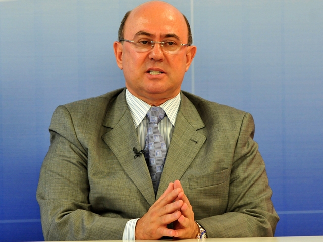 Riva diz que est� com documentos de filho buscados em opera��o e explica que bastava Defaz pedir