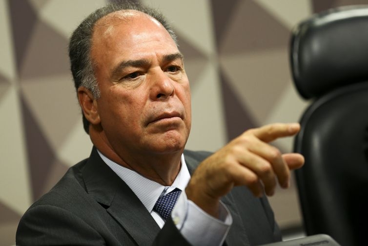 PF cumpre mandados em gabinetes do l�der do governo e de seu filho