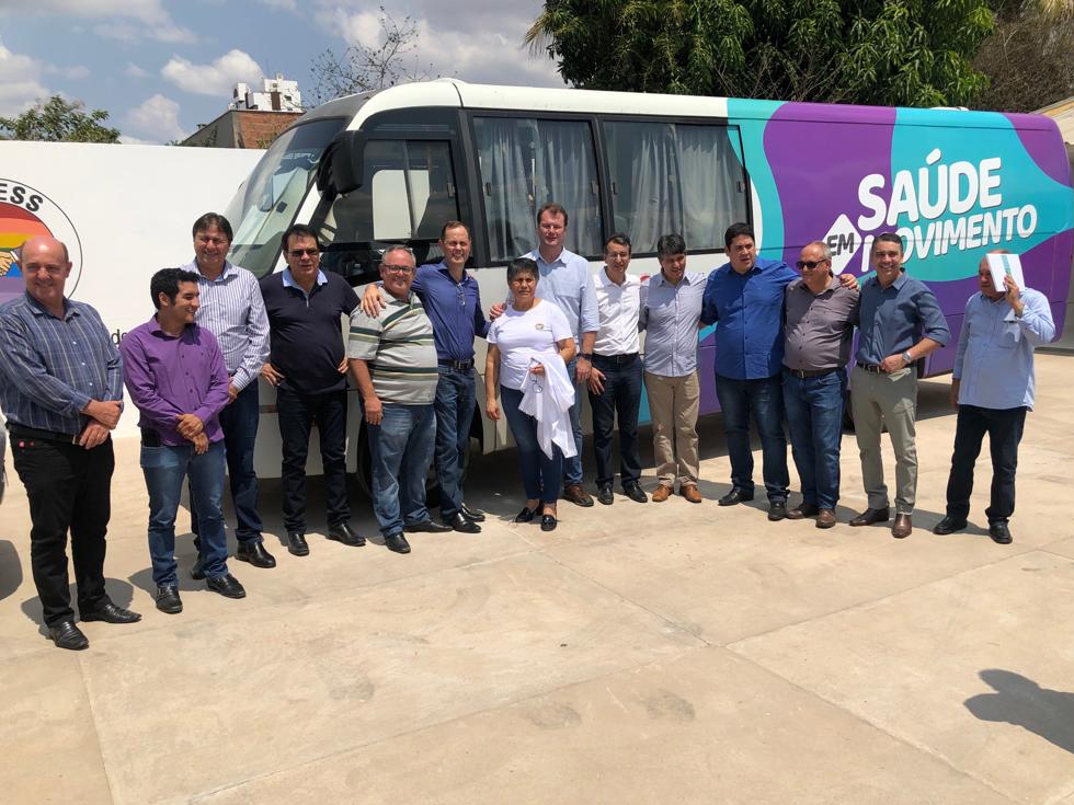  Produtores de algod�o doam micro-�nibus para Cons�rcio Regional de Sa�de