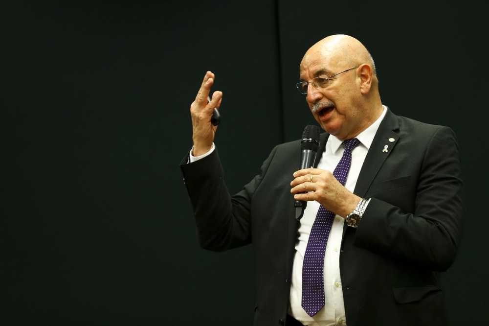 Programa Crian�a Feliz ter� or�amento de R$ 800 milh�es, diz ministro