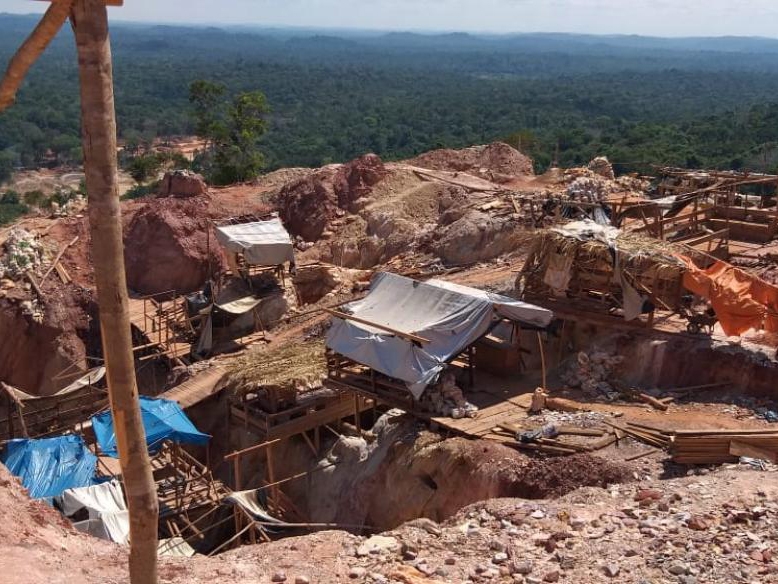 Maquin�rio apreendido pela PF em garimpo mostra esquema estruturado de extra��o