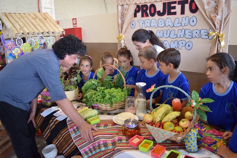 Mostra Pedag�gica apresenta v�rios projetos do Programa A Uni�o Faz a Vida em Ju�na 