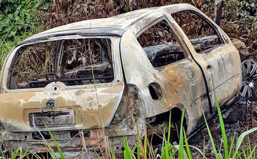 Corpo carbonizado � encontrado em carro incendiado em estrada rural em Sinop