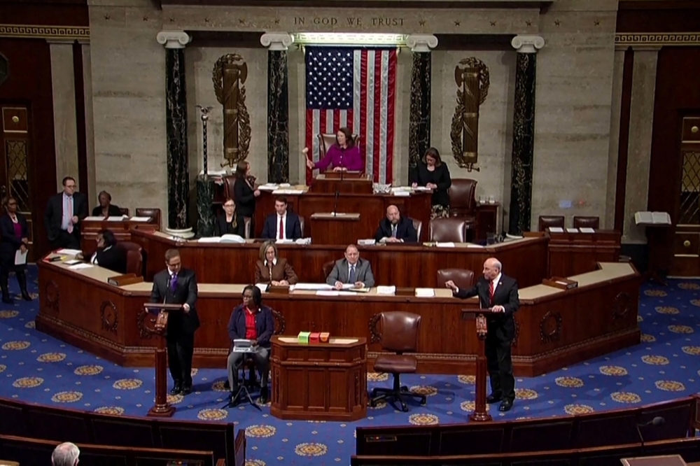 C�mara dos EUA aprova impeachment de Trump; processo segue para o Senado