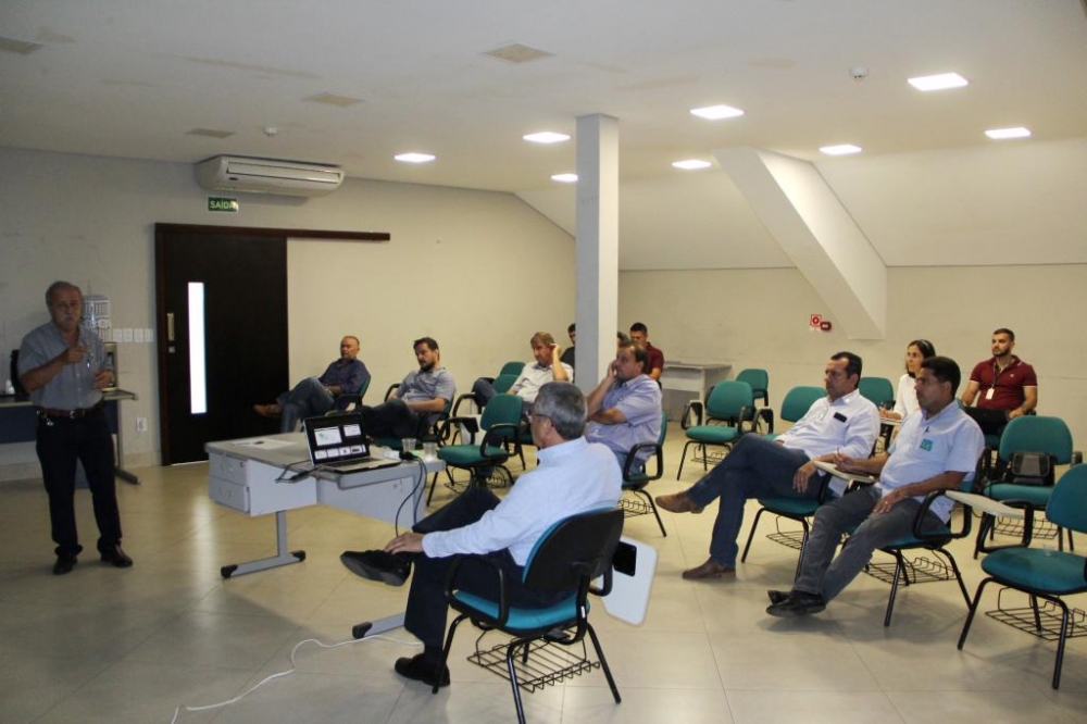 Reuni�o debate a organiza��o da cadeia produtiva da borracha em Mato Grosso