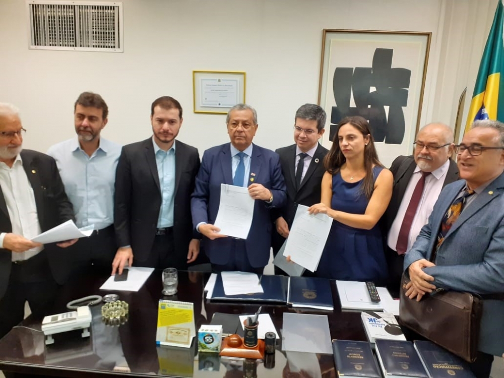 Senador Jayme Campos recebe representa��o contra Fl�vio Bolsonaro