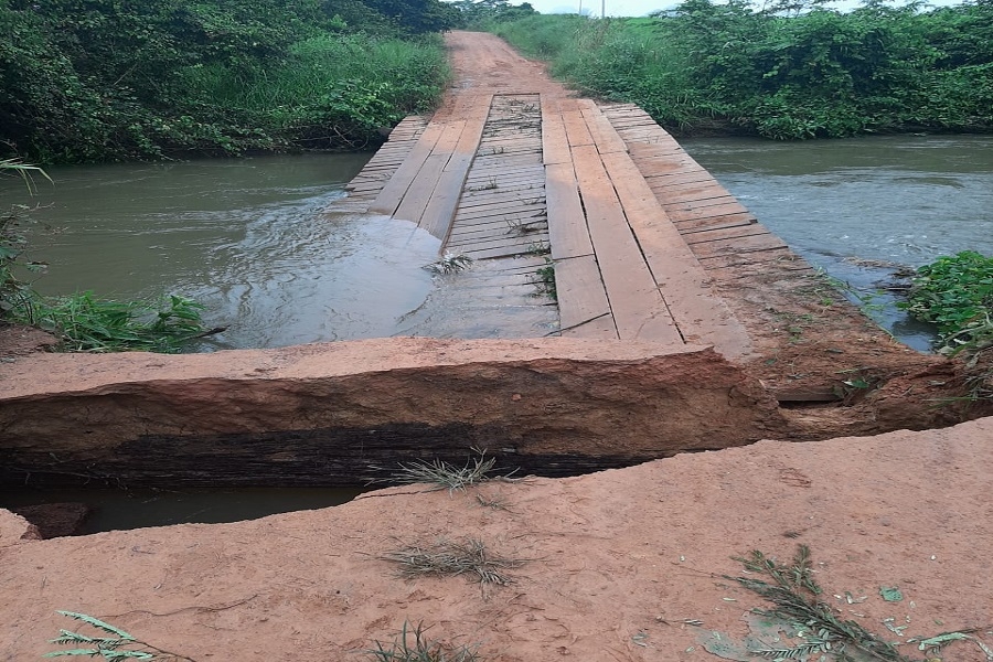 Rios transbordam com as fortes chuvas em Aripuan� e moradores ficam ilhados na MT 313