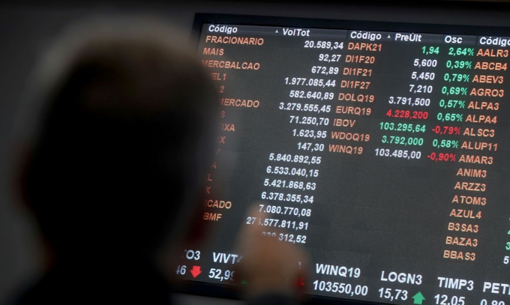 Bolsa cai 1,85% e fecha semana com recuo de quase 19%