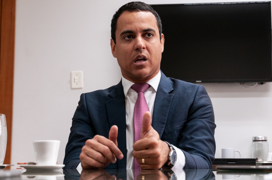 Empresa pede pris�o de presidente Ager por descumprir decis�o