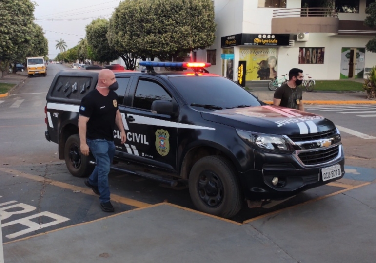  Pol�cia Civil prende homem que tentava fazer transfer�ncia de R$ 30 milh�es desviados de contas banc�rias