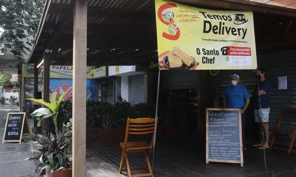Ap�s 27 mil demiss�es, bares e restaurantes do Rio reabrem hoje