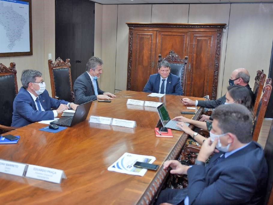 Em reuni�o, ministro garante a governador retomada das obras na BR-163