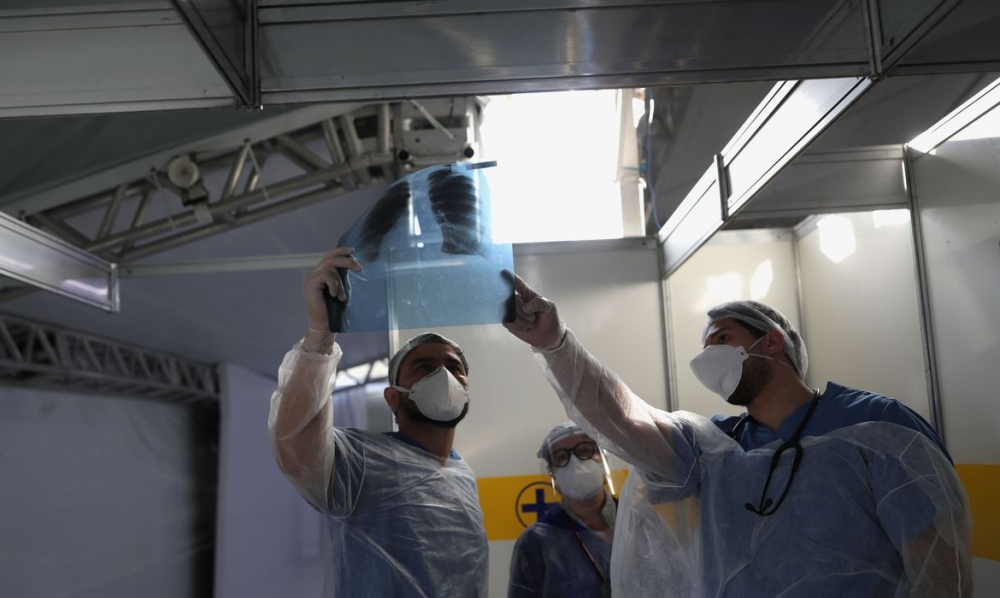 Covid-19: Brasil passa de 70 mil mortes e 1,8 milh�o de casos