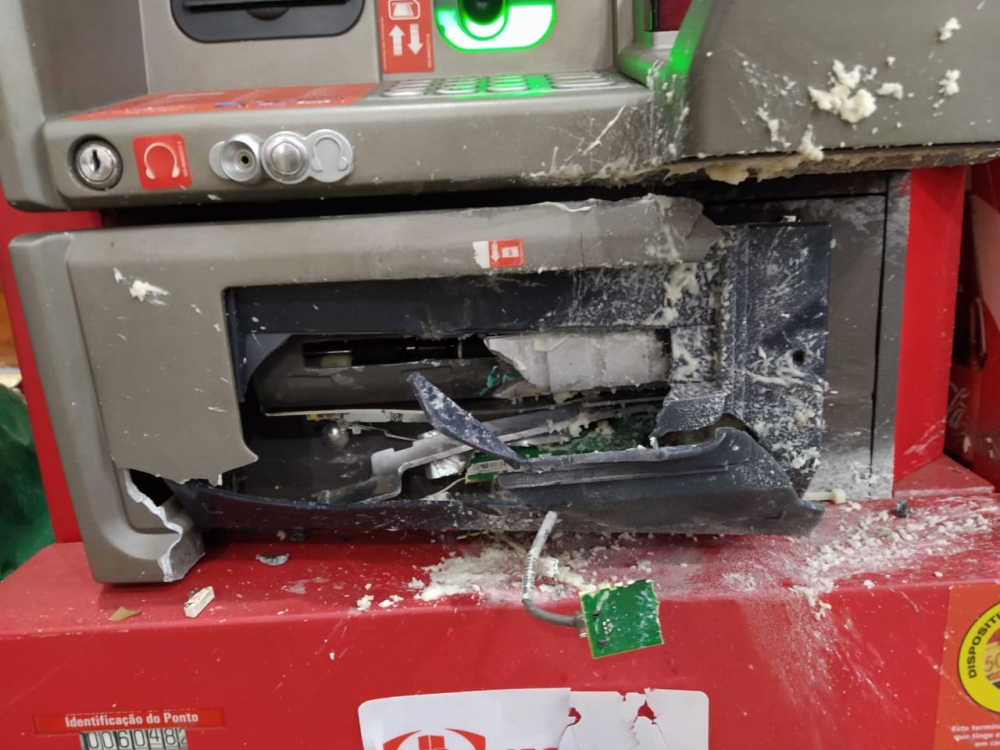  Pol�cia Civil prende suspeitos de furto de caixa eletr�nico de supermercado da capital