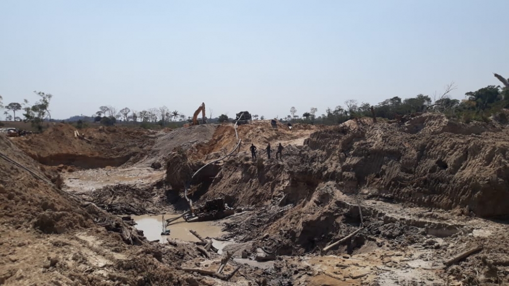  A��o integrada apreende m�quinas em garimpo ilegal e prende cinco pessoas por crime ambiental