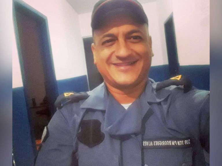 PM � imobilizado e executado com sua pr�pria arma ap�s discuss�o em distribuidora 