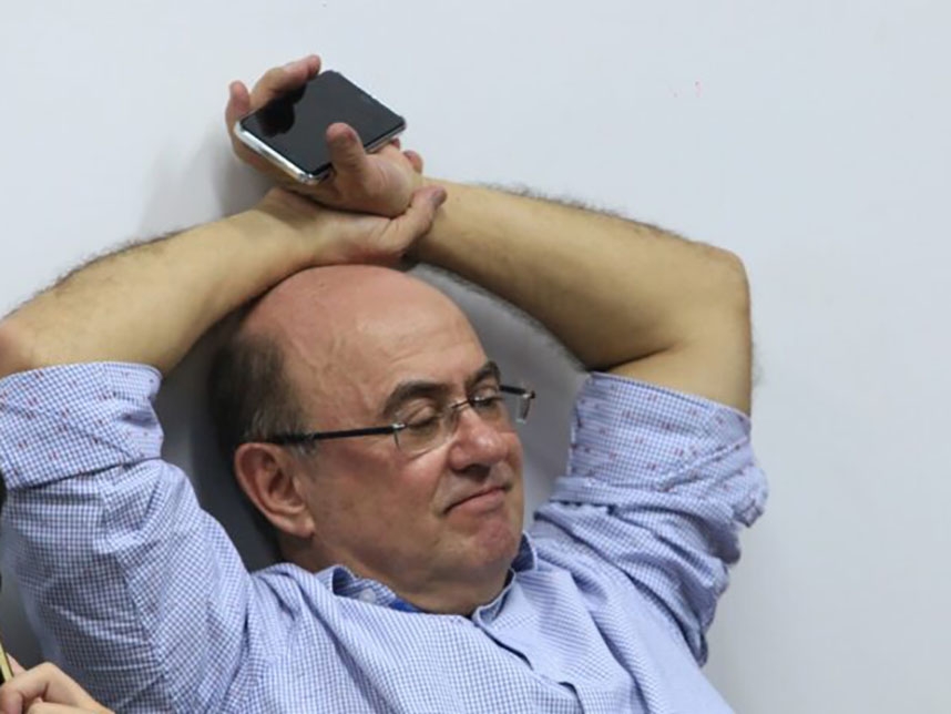 Riva ficar� 2 anos em pris�o domiciliar, monitorado por tornozeleira