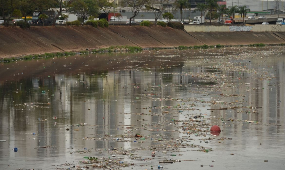 Pesquisa diz que rio Tiet� tem 150 km de �gua impr�pria para uso