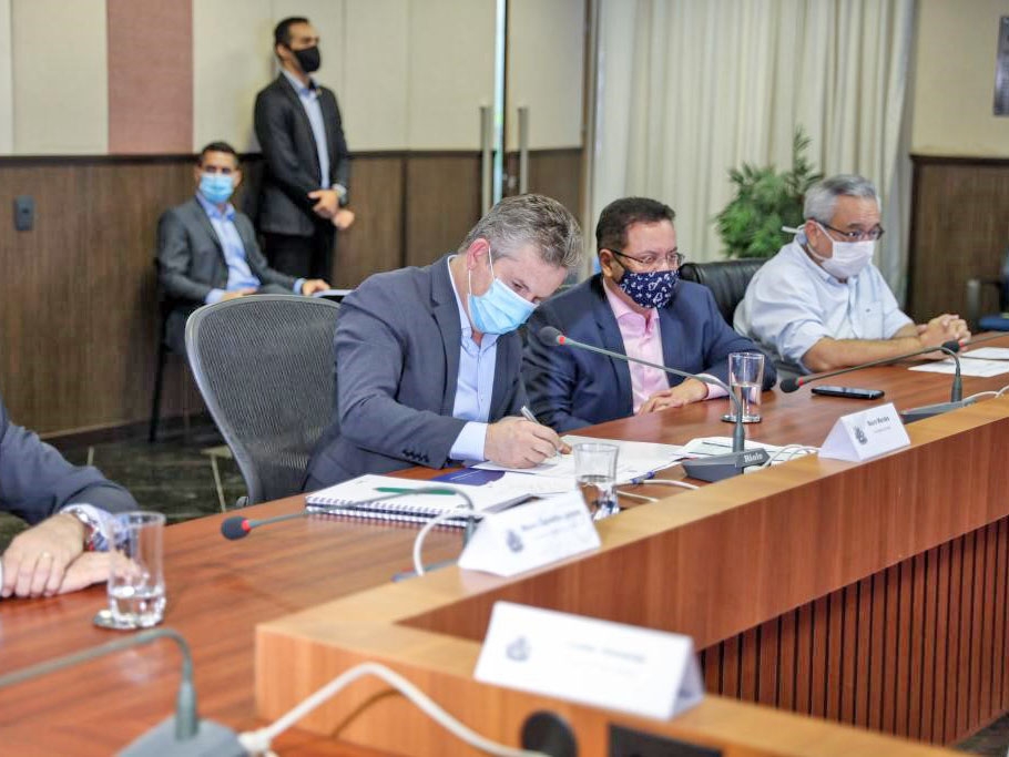 Governo firma coopera��o com 4 prefeituras para pavimenta��o de 106 km de rodovias 