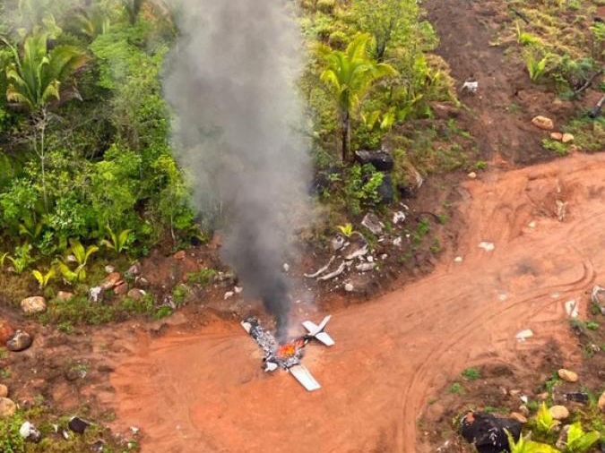 Piloto foge da PF e ateia fogo em avi�o na divisa do Par� e Mato Grosso