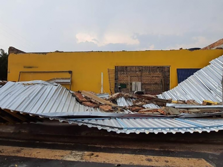 Temporal com chuva de granizo e ventos causa preju�zos em Nova Cana� do Norte