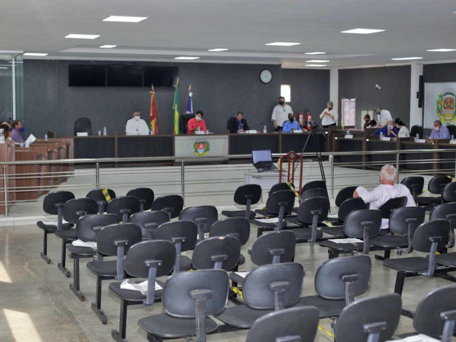 Liminar suspende pagamento de 13� sal�rio aos vereadores de Alta Floresta este ano