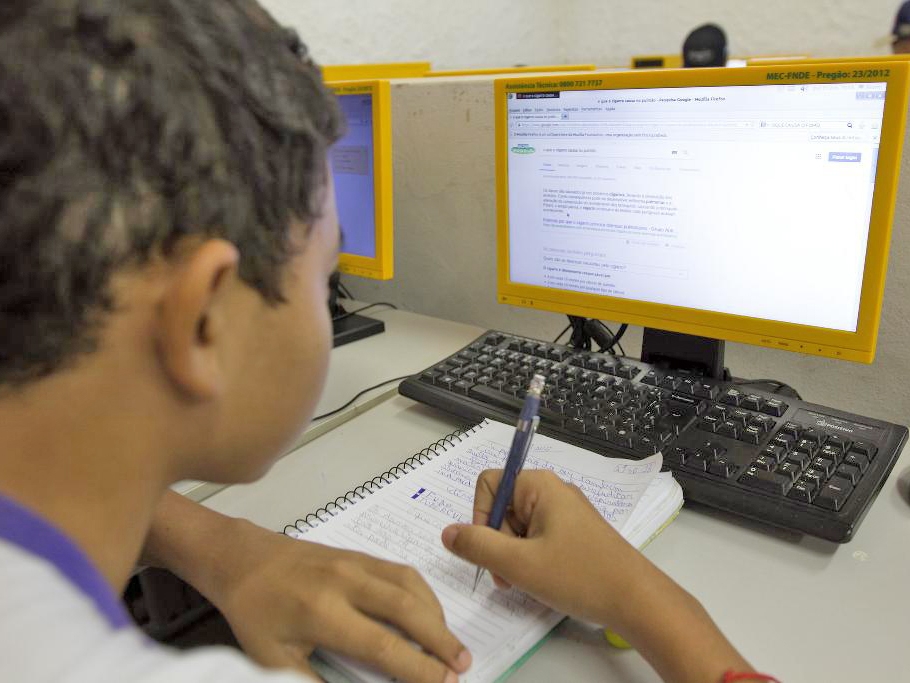 Seduc diz que vai distribuir material did�tico de excel�ncia para todos os alunos das escolas estaduais