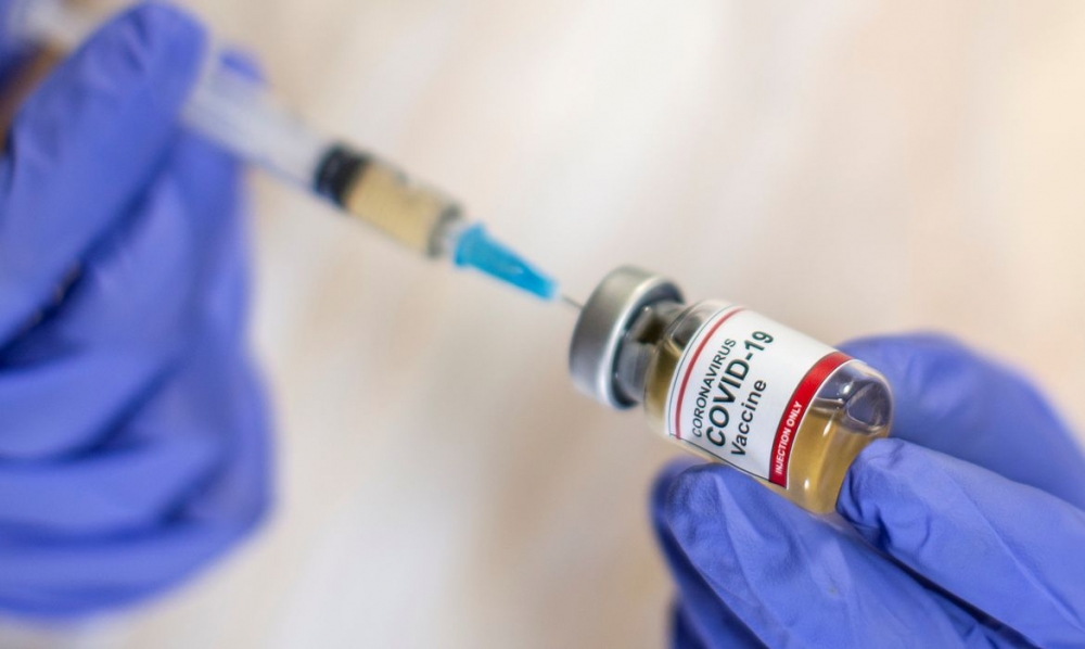 Vacina da AstraZeneca � promissora em idosos, revela estudo