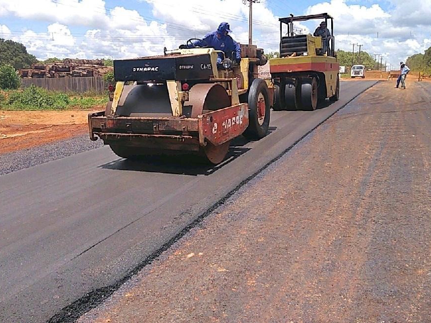 MT-208 come�a a receber aplica��o de capa asf�ltica e obras avan�am em Aripuan�  