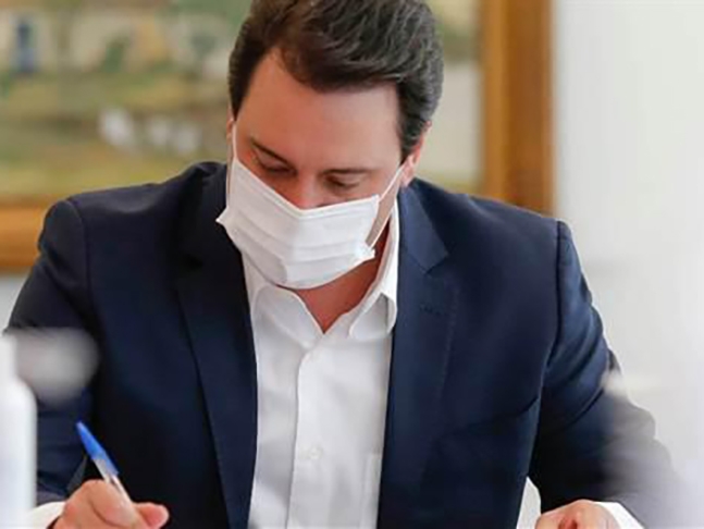 Governador assina decreto que determina toque de recolher no Paran�