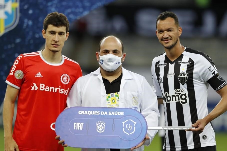 Hospital Metropolitano recebe doa��o de ambul�ncia da Confedera��o Brasileira de Futebol  