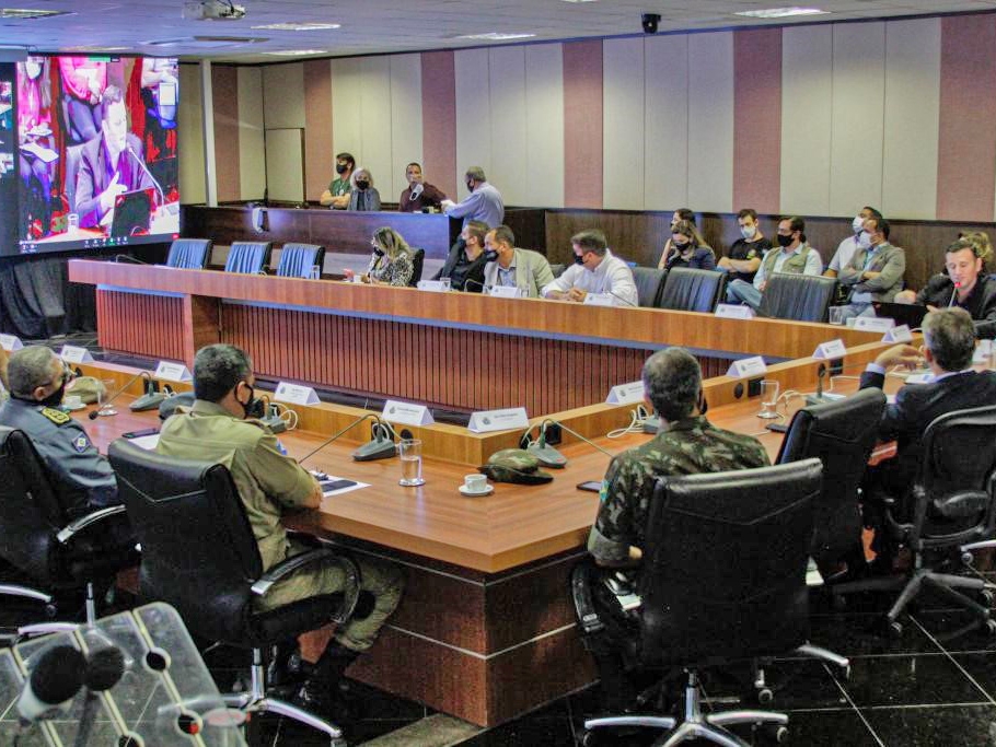 Governo de MT freia desmatamento ilegal e digitaliza aplica��o de multas e embargo de �reas desmatadas  