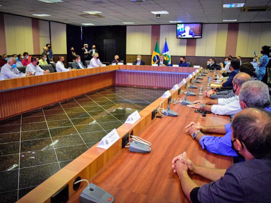 Prefeito Carlos Sirena participa de reuni�o com governador Mauro Mendes e prefeitos eleitos e reeleitos pelo DEM