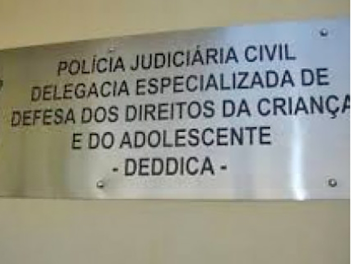M�e enterra fetos de g�meos no quintal de casa em Cuiab�