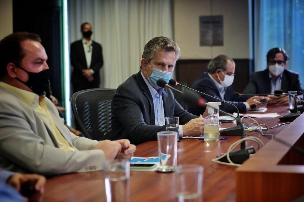 Governador anuncia pacote de socorro a bares, restaurantes e setor de eventos
