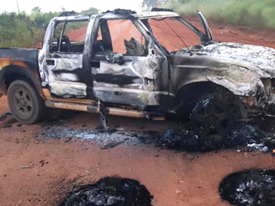 Quadrilha assalta mineradora de Parana�ta, no Nort�o, leva baldes de ouro e coloca fogo em carros
