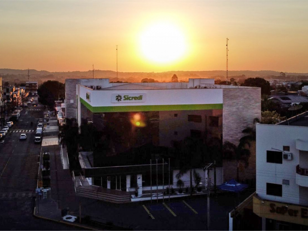 Reinaugura��o: Com show de luzes, Sicredi apresenta como ficou a nova ag�ncia do centro de Ju�na - MT