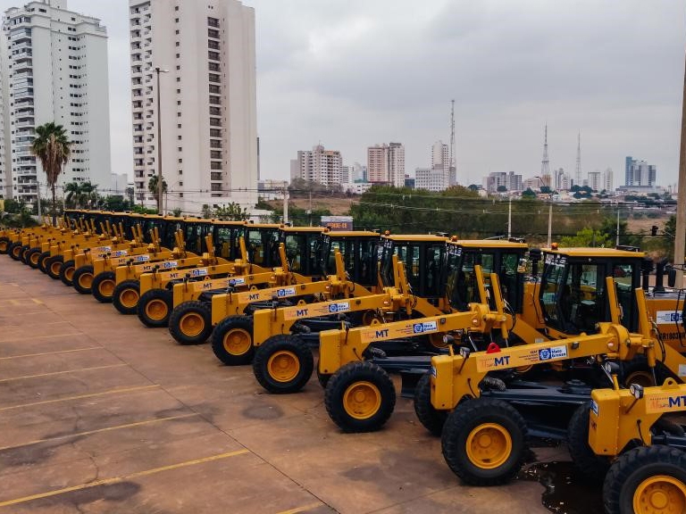 Governo transfere para outubro entrega de maquin�rios e equipamentos