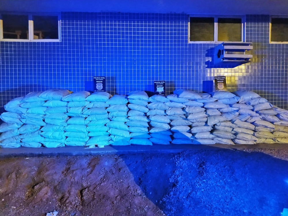 Pol�cia Civil e PRF apreendem 3,1 toneladas de defensivos contrabandeados do Paraguai