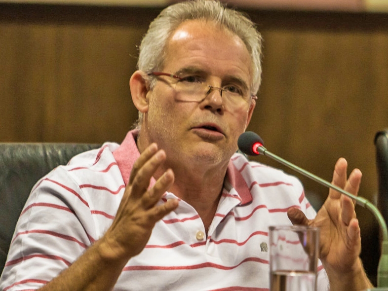 M�dico v� azar, diz que n�o � preciso p�nico, mas pede aten��o com H3N2