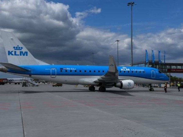 Mulher morre em voo internacional e avi�o precisa fazer pouso n�o programado em Bras�lia