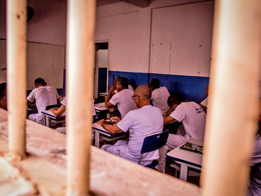 Mais de 1,1 mil reeducandos participaram do primeiro dia do Enem PPL em Mato Grosso