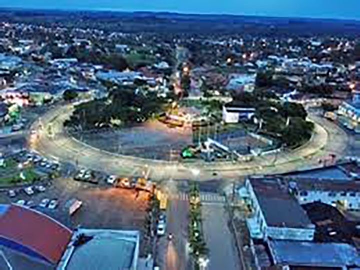 Jovens que se intitulam do CV agridem homem na Pra�a dos Colonizadores de Juara e fogem.