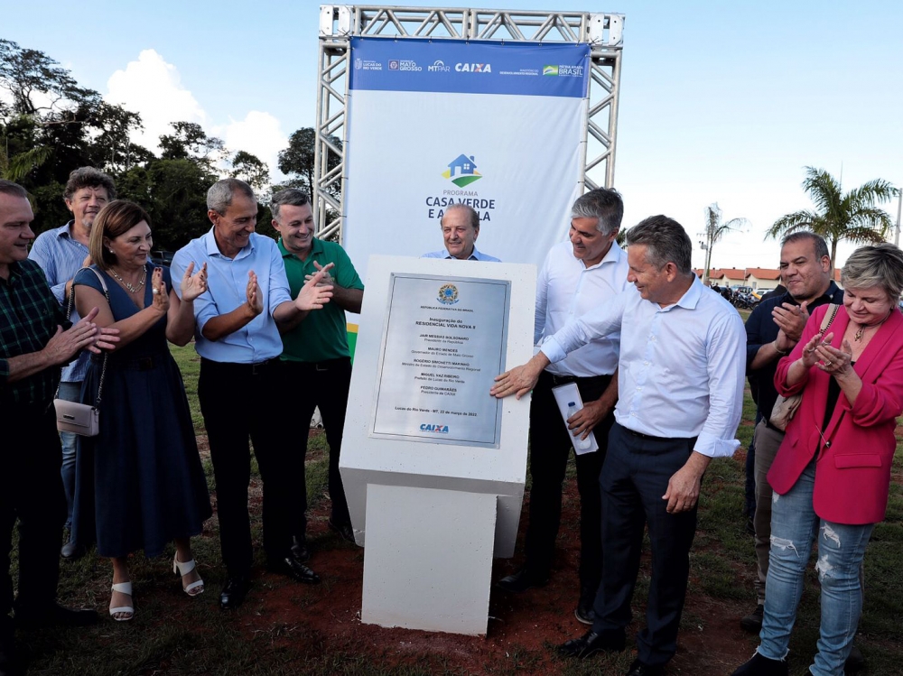 Governo assina conv�nio e entrega 350 casas em Lucas do Rio Verde: 
