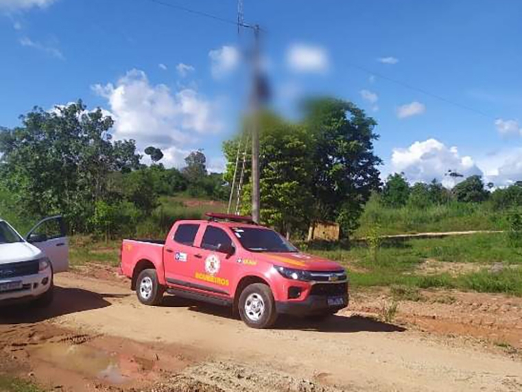 Trabalhador morre eletrocutado e corpo fica pendurado em poste de Matup�