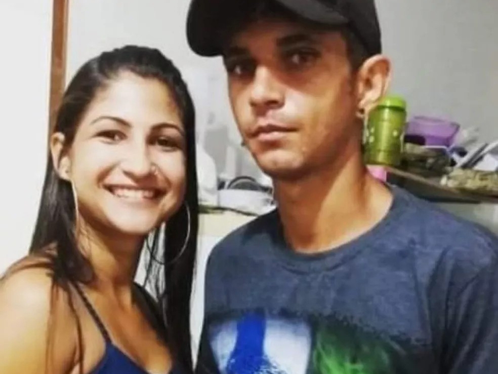 Casal morre em acidente ap�s motorista bater em �rvore e carro se partir ao meio em rodovia de Rondon�polis