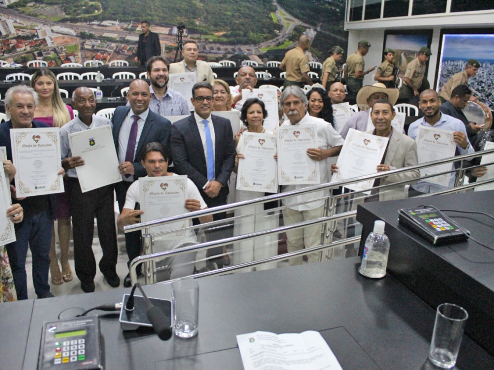 Vereadores Juca do Guaran� e Rodrigo Arruda entregam honrarias a personalidades cuiabanas 