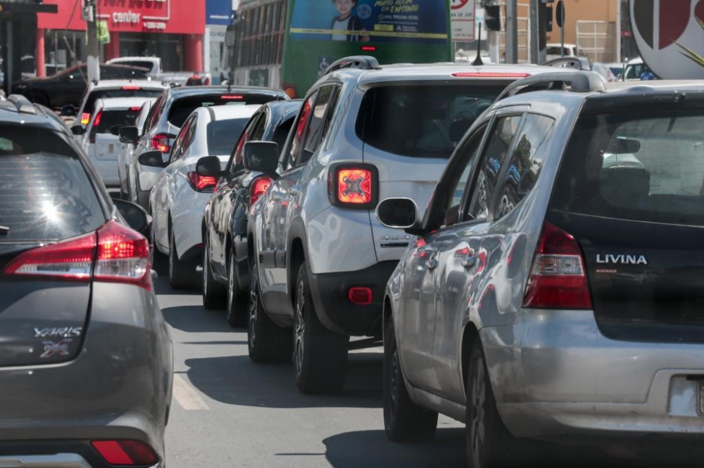 Licenciamento de ve�culos com placa final 4 deve ser pago at� 30 de abril 